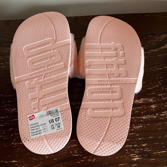NWT Fitflop Pink Salt Shearling Slides - Picture 4 of 4